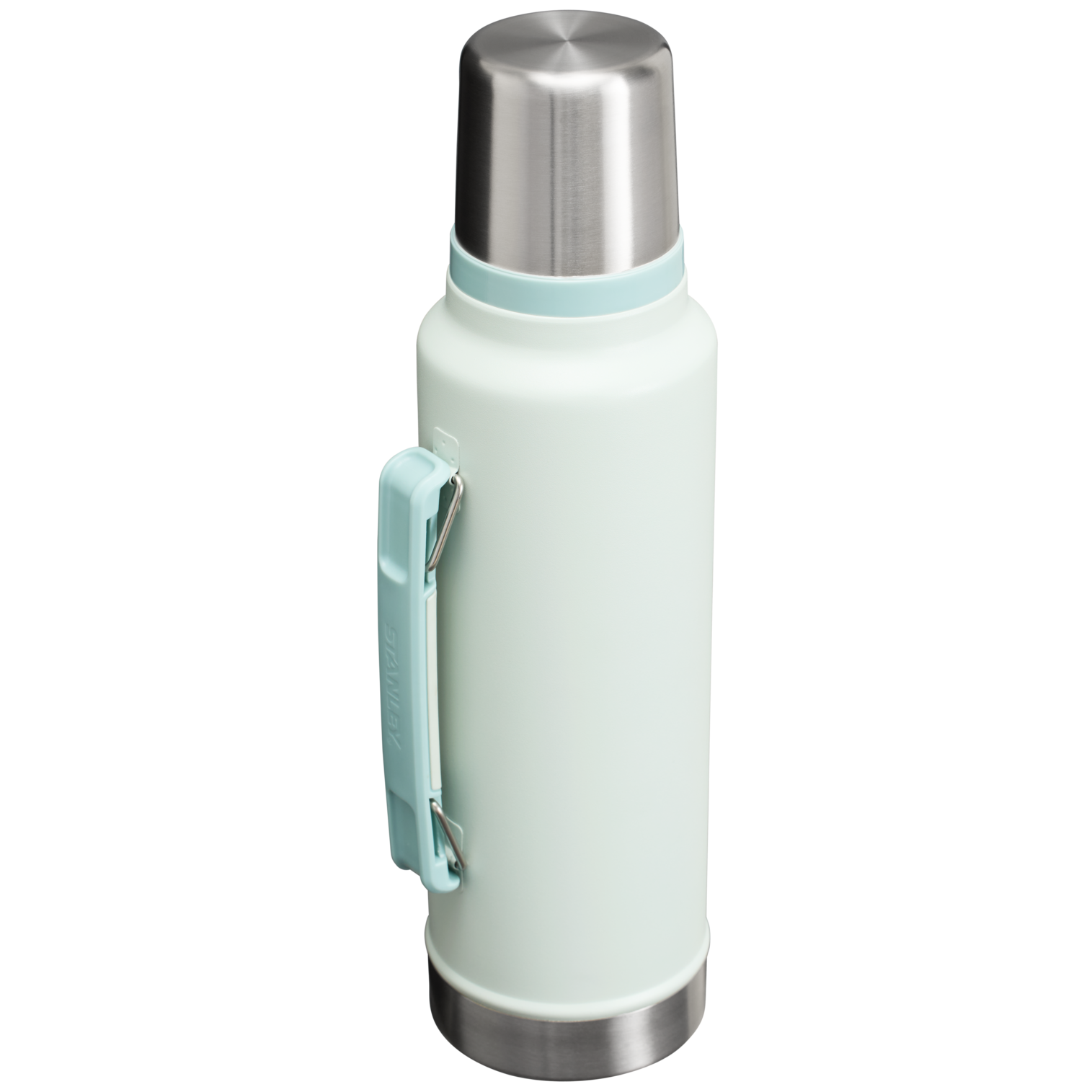 B2B_Web_PNG-TheLegendaryClassicBottle1.5QT_RSS_-Mist-HeroBack.png
